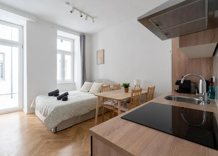 Premium With Balcony * וינה