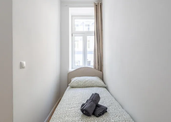 Premium With Balcony * וינה